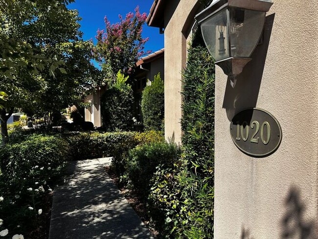 Foto del edificio - Spacious 3BR, 2BA with Solar and Modern Up...