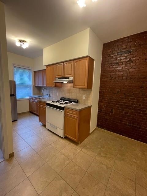 Building Photo - 491 Monmouth St