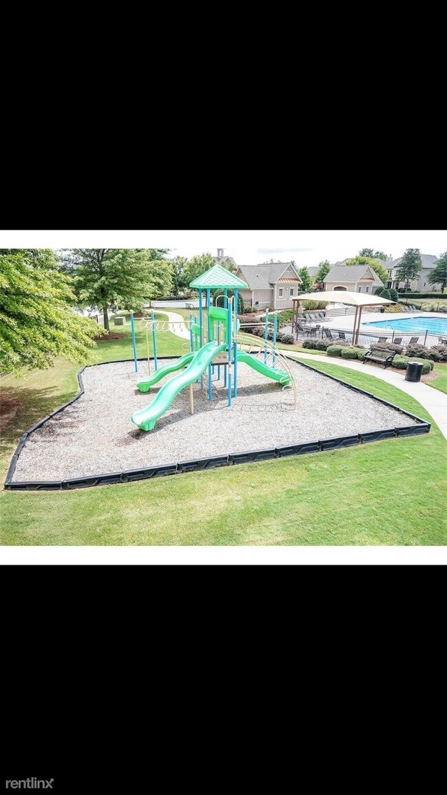 Building Photo - 528 Village Arbor Park