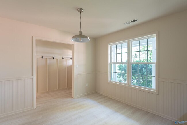 Building Photo - 104 Sleepy Hollow Ln