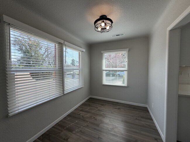 Foto del edificio - 221 Walden St