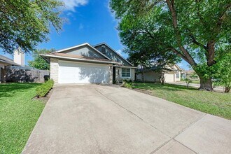 Building Photo - 2022 Balsam Way