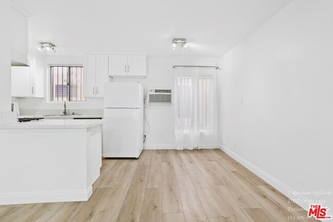 Foto del edificio - 6640 Woodman Ave