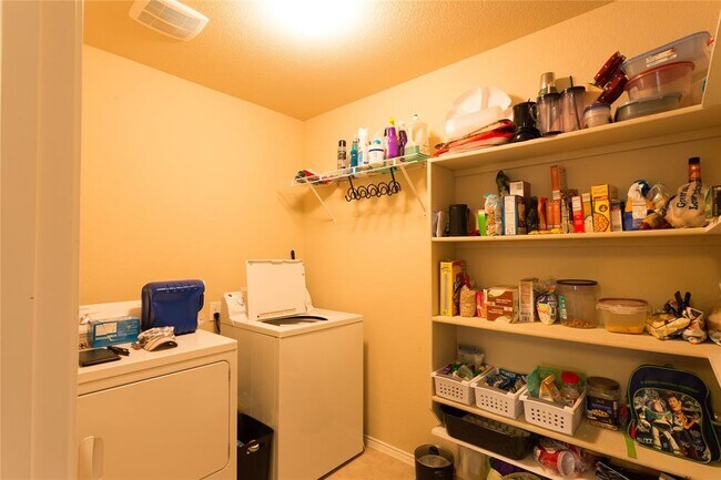 Building Photo - 11817 Summer Springs Dr