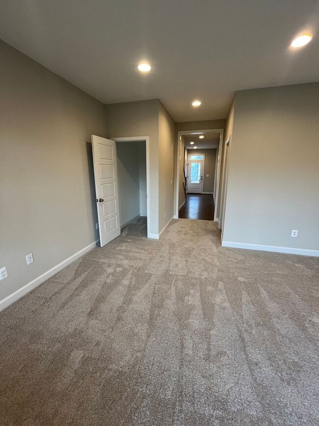 Building Photo - ***FIRST MONTH RENT FREE** BRAND NEW Townhouse in Preston Lake -