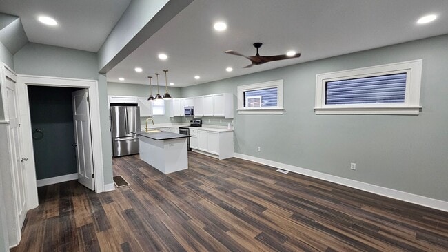 Foto del edificio - Stunning Renovation Ready for Your Finishing Touches!