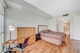 Building Photo - 4575 Dean Martin Dr