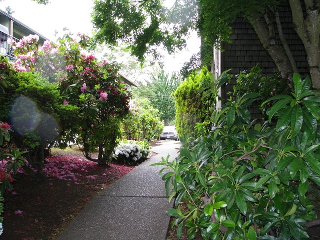 Foto del edificio - Two Bedroom Apartment Close to Downtown