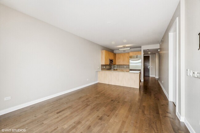 Building Photo - 540 W Webster Ave