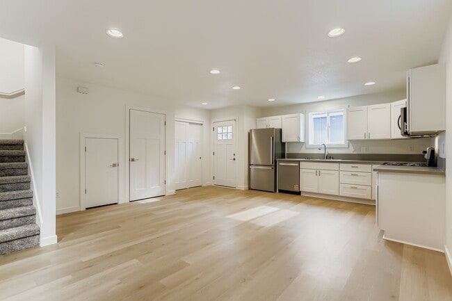 Building Photo - 5021 SE Haig St