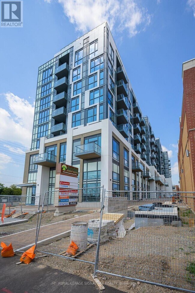 Building Photo - 509 Dundas St W