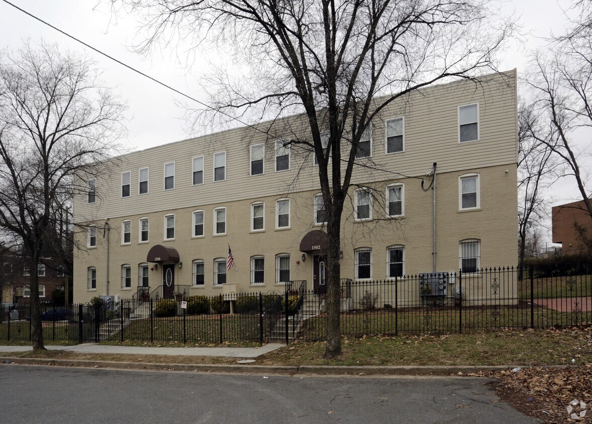 Primary Photo - 1500-1502 Savannah St SE
