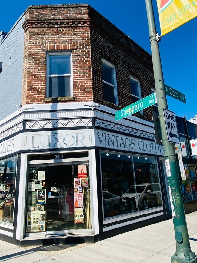 Building Photo - 3001 W Cary St