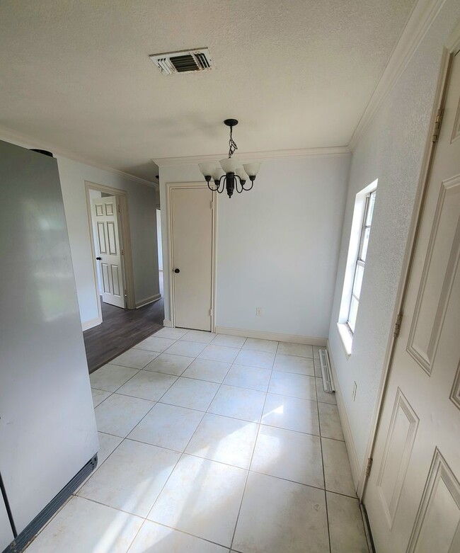 Building Photo - Cute Rental in Whitehouse ISD!