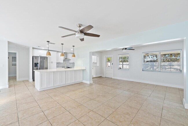 Foto del edificio - 4447 Holly Dr