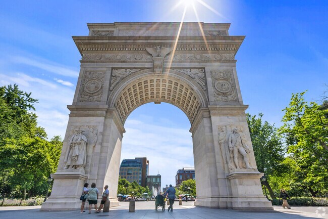 The famous Washington Park Arch