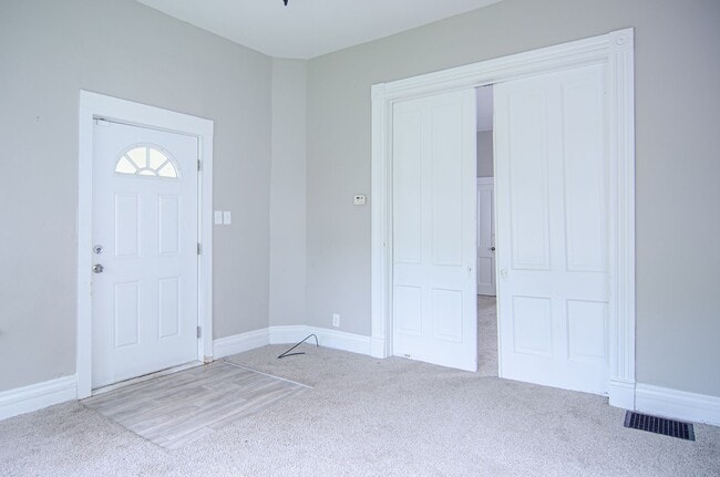 Building Photo - Large, Newly Renovated 3 Bedroom 2 Bathroom