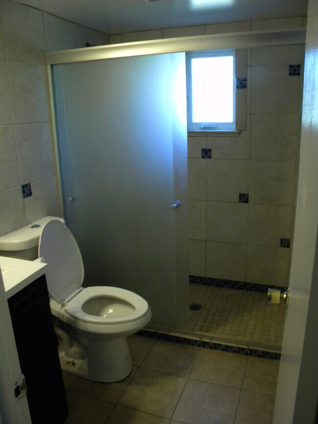 Foto del edificio - 1260 Holly Pl