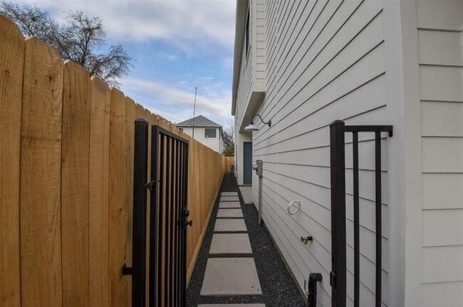 Building Photo - 3820 Weems St
