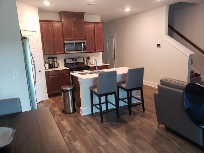 Building Photo - 417 Windsinger Ln