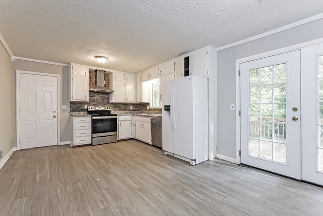 Building Photo - 203 Lucan Way
