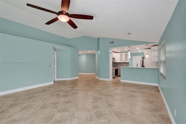 Foto del edificio - 8820 Woodside Ct