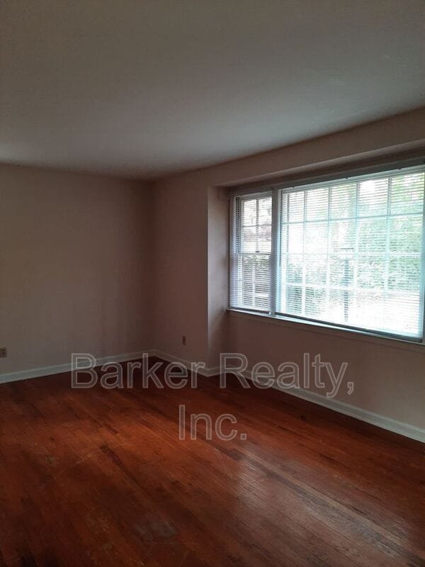 Building Photo - 2302 Lora Ln