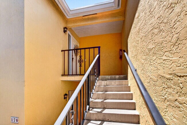 Building Photo - 179 Waterside Dr