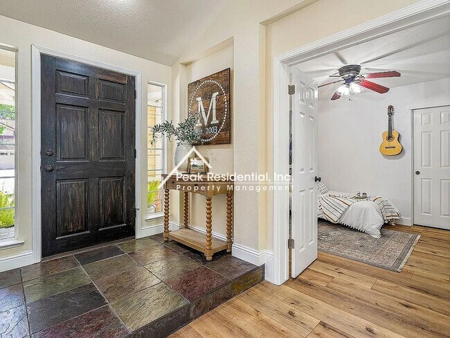 Foto del edificio - Updated 4bd/2ba Folsom Home with 3 Car Gar...