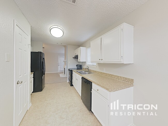 Foto del edificio - 1120 Hidden Creek Dr