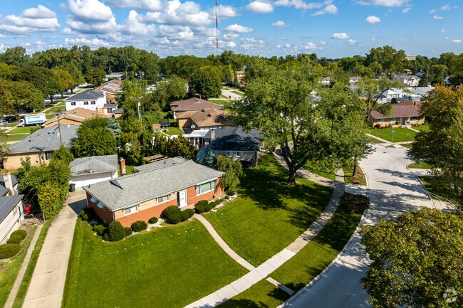 There are a range of property sizes found throughout Southfield.