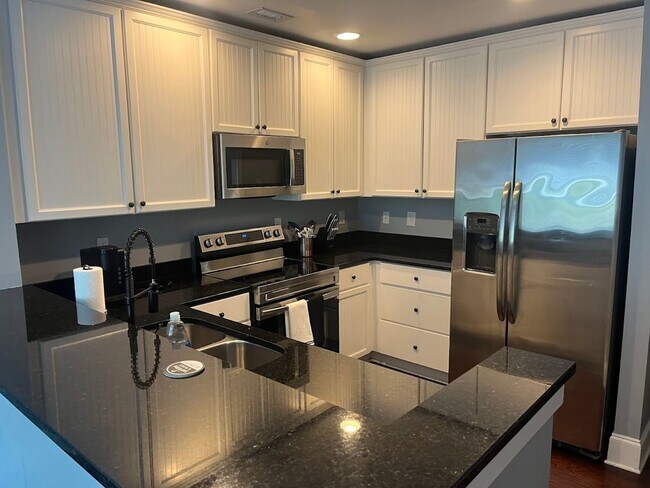 Foto del edificio - Available now. Beautiful, FURNISHED 2 BR/2...