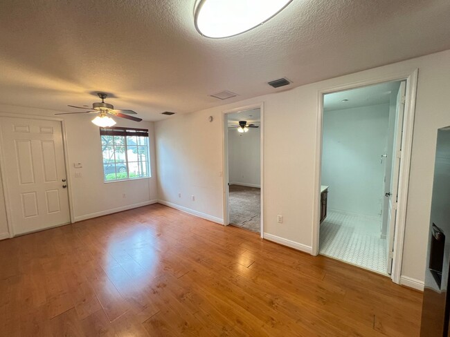 Building Photo - SPACIOUS 1 BEDROOM UNIT IS LOCATED IN THE ...