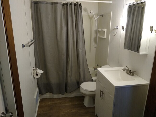 Building Photo - 214/216 Highridge Ave (Denmark)