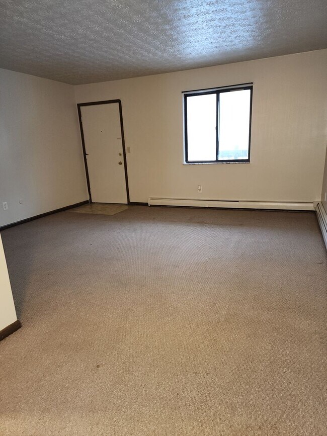 Building Photo - One Bedroom For Rent on Hancock