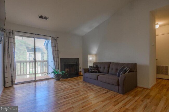 Foto del edificio - 8617 Beekman Pl