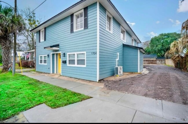 Building Photo - 1704 McGill Ave