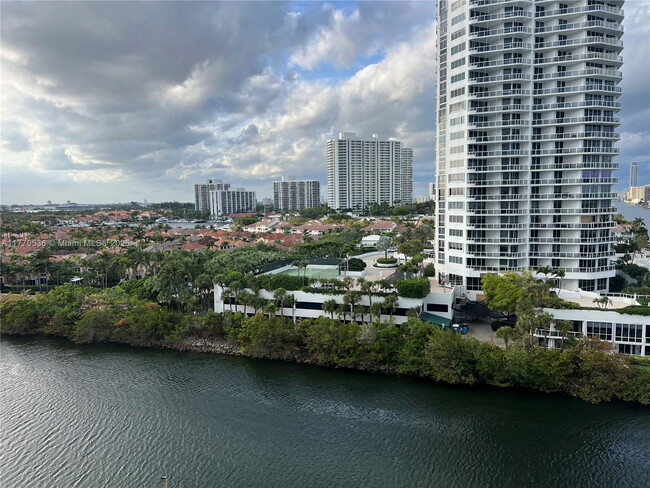 Foto del edificio - 20515 E Country Club Dr