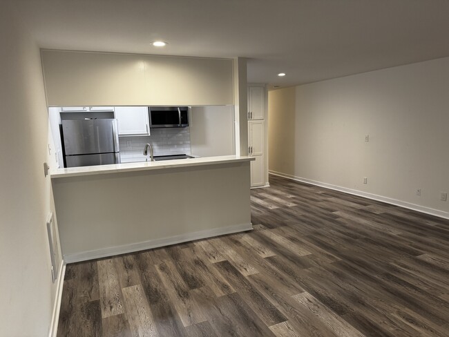 Living room - 280 Molino Ave