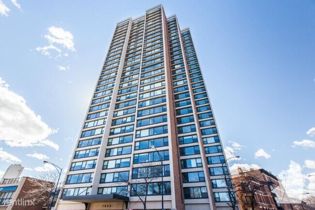 Building Photo - 1840 N Clark St