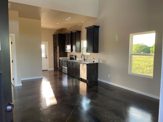 Building Photo - 558 County Rd