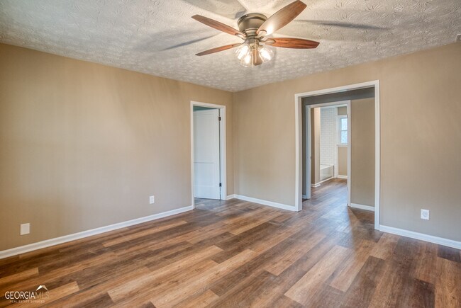 Foto del edificio - 1740 Bold Springs Rd
