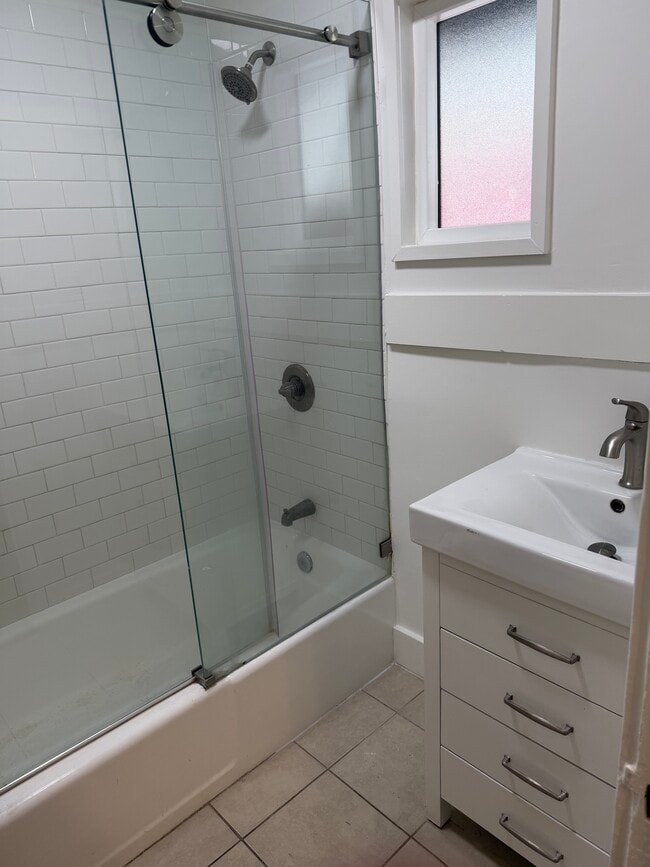 Foto del edificio - 309 E Wilson Ave