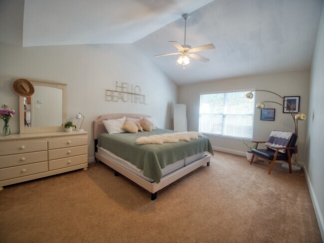 Building Photo - 3276 Thomas Hill Way