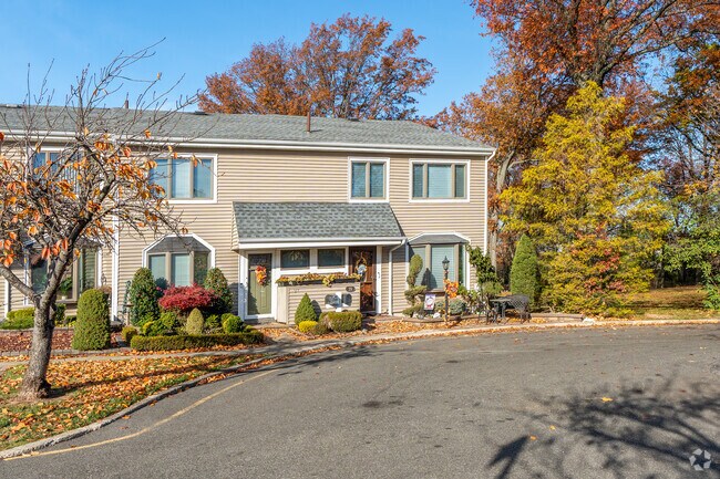 Building Photo - Woodbrooke Estates Condominiums