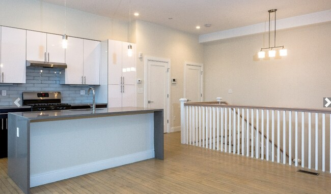 Building Photo - 3 New St