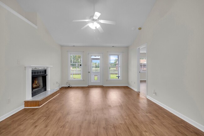 Foto del edificio - 108 Luke Ct