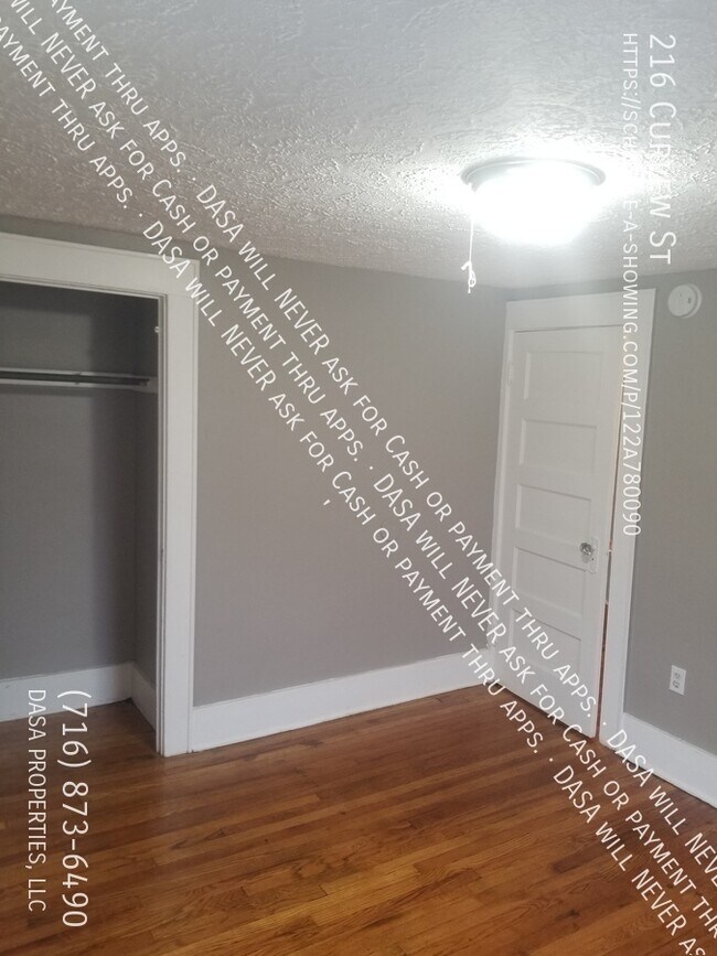 Building Photo - 216 Curlew St - 3 Beds / 1 Bath