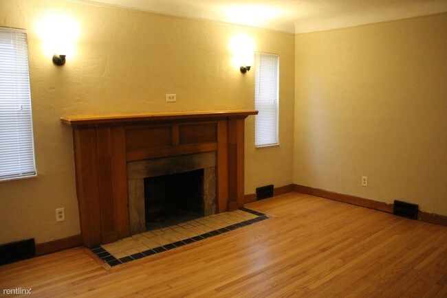 Foto del edificio - 19141 Montrose St