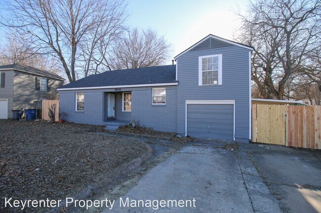 Building Photo - 3 br, 2 bath House - 3806 E 8th St